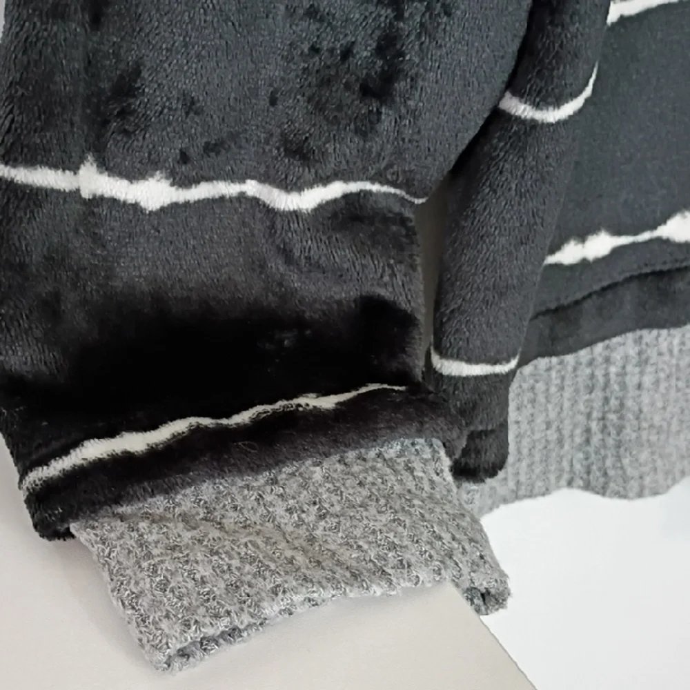 Como Vintage Black and White Fuzzy Sweater Women’s XL Cozy Soft Pullover - Picture 3 of 9